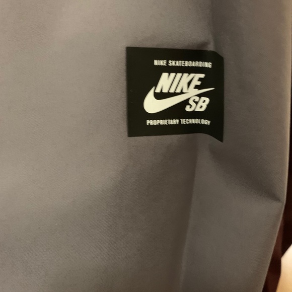 **JUST SOLD** Nike SB jacket - Picture 3 of 6